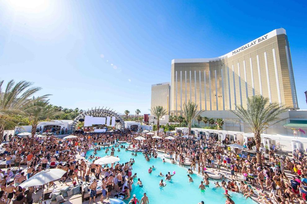 DAYLIGHT Beach Club: Bottle Service & Pool Guide [2023] - Vegas Primer