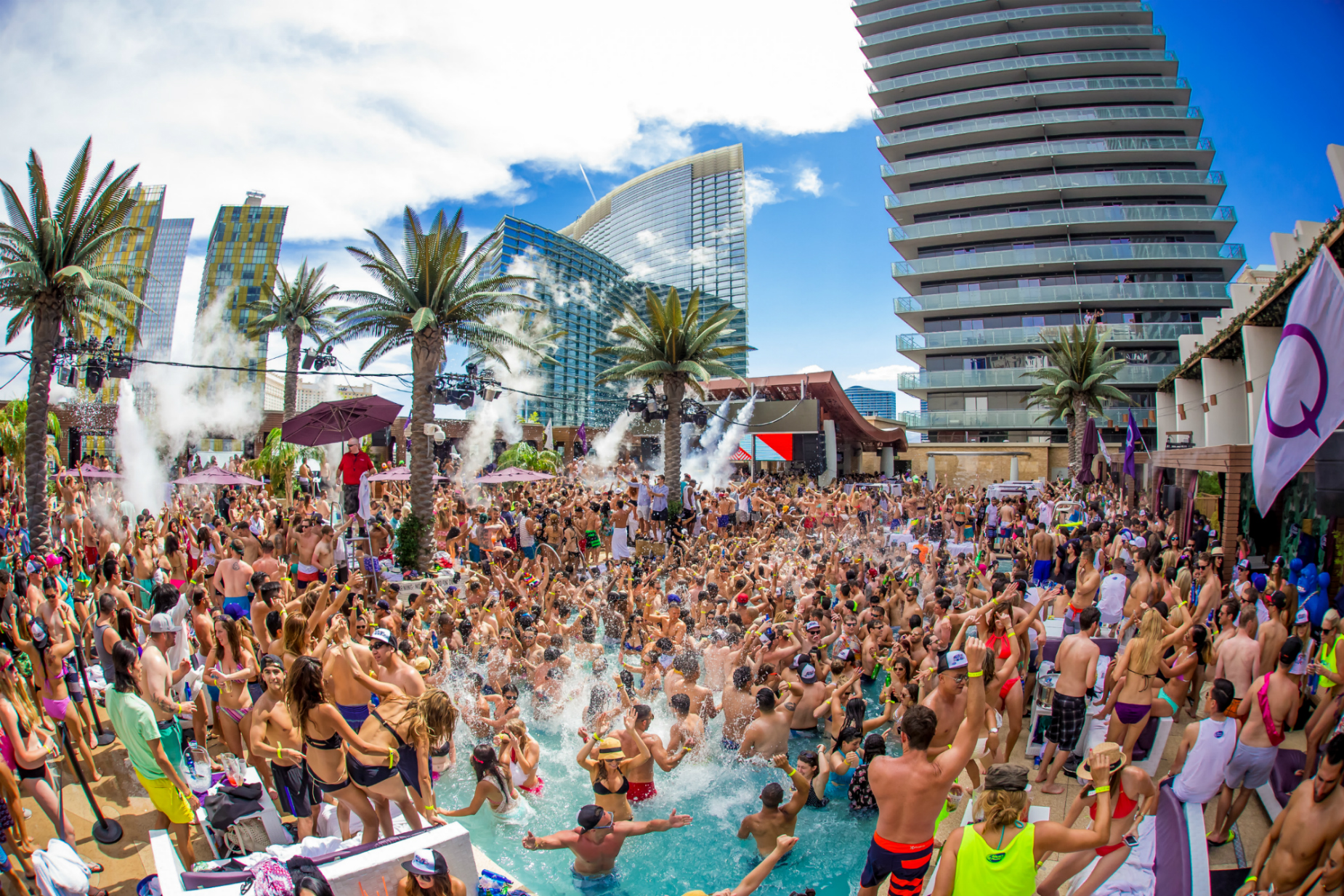 The 10 Best Las Vegas Pool Parties & Dayclubs On The Strip, Ranked